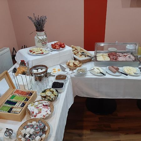 Pensiune Safrane Băile Herculane Exteriör bild