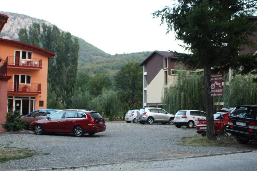Pensiune Safrane Băile Herculane Exteriör bild
