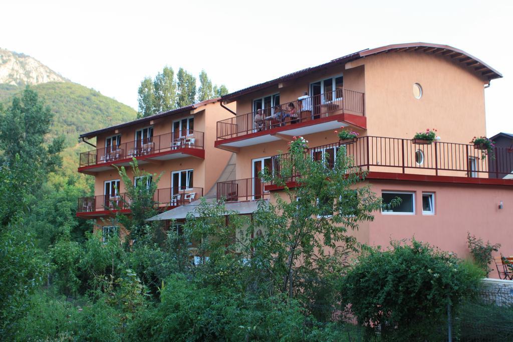 Pensiune Safrane Băile Herculane Exteriör bild